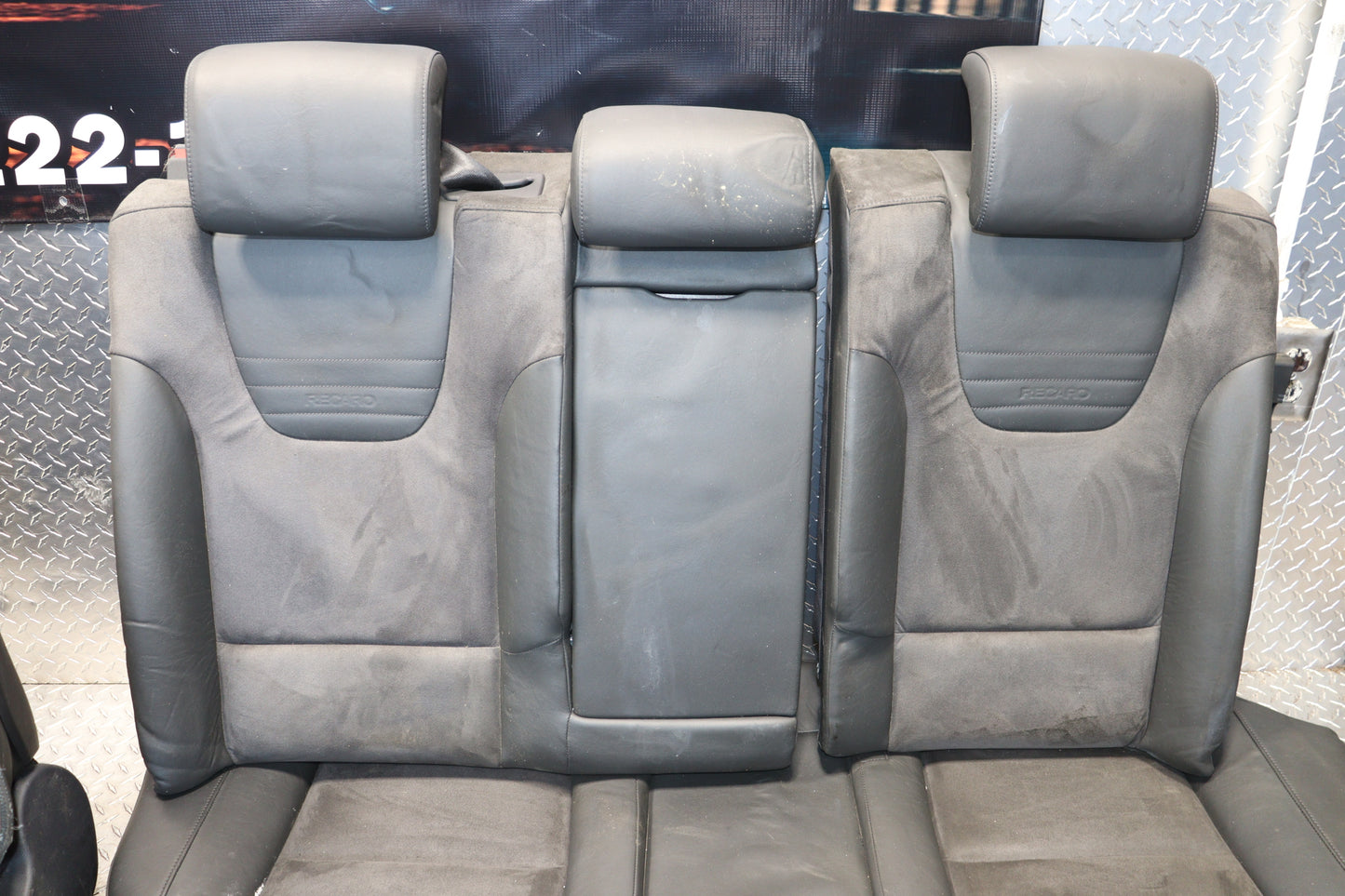 JDM 2005 - 2008 AUDI S4 B7 SEDAN AVANT COMPLETE FRONT AND REAR RECARO SEATS