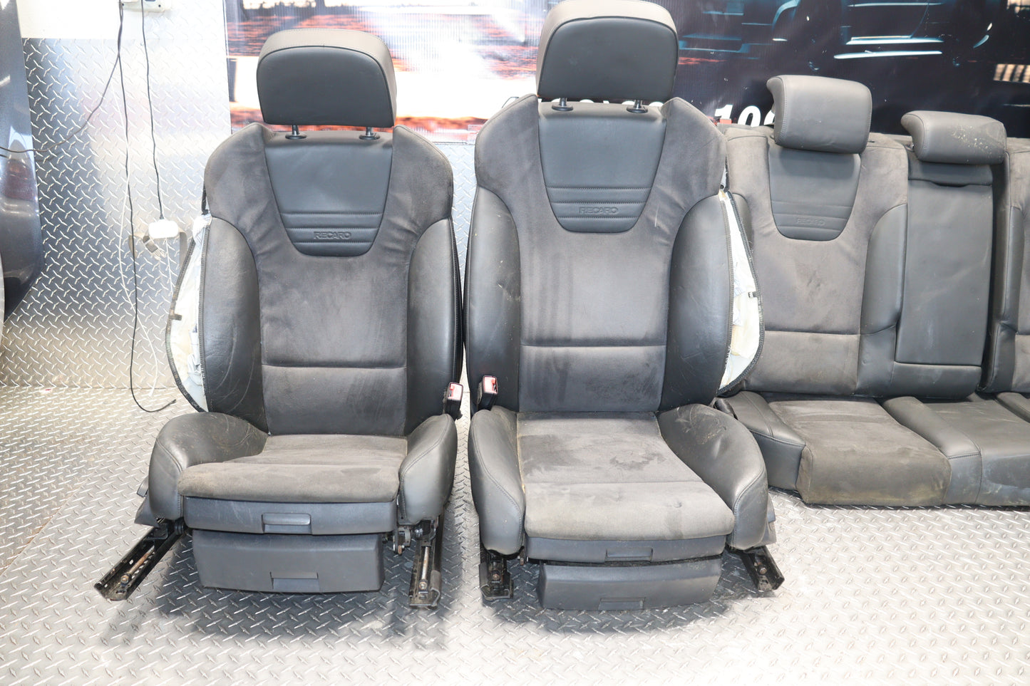 JDM 2005 - 2008 AUDI S4 B7 SEDAN AVANT COMPLETE FRONT AND REAR RECARO SEATS