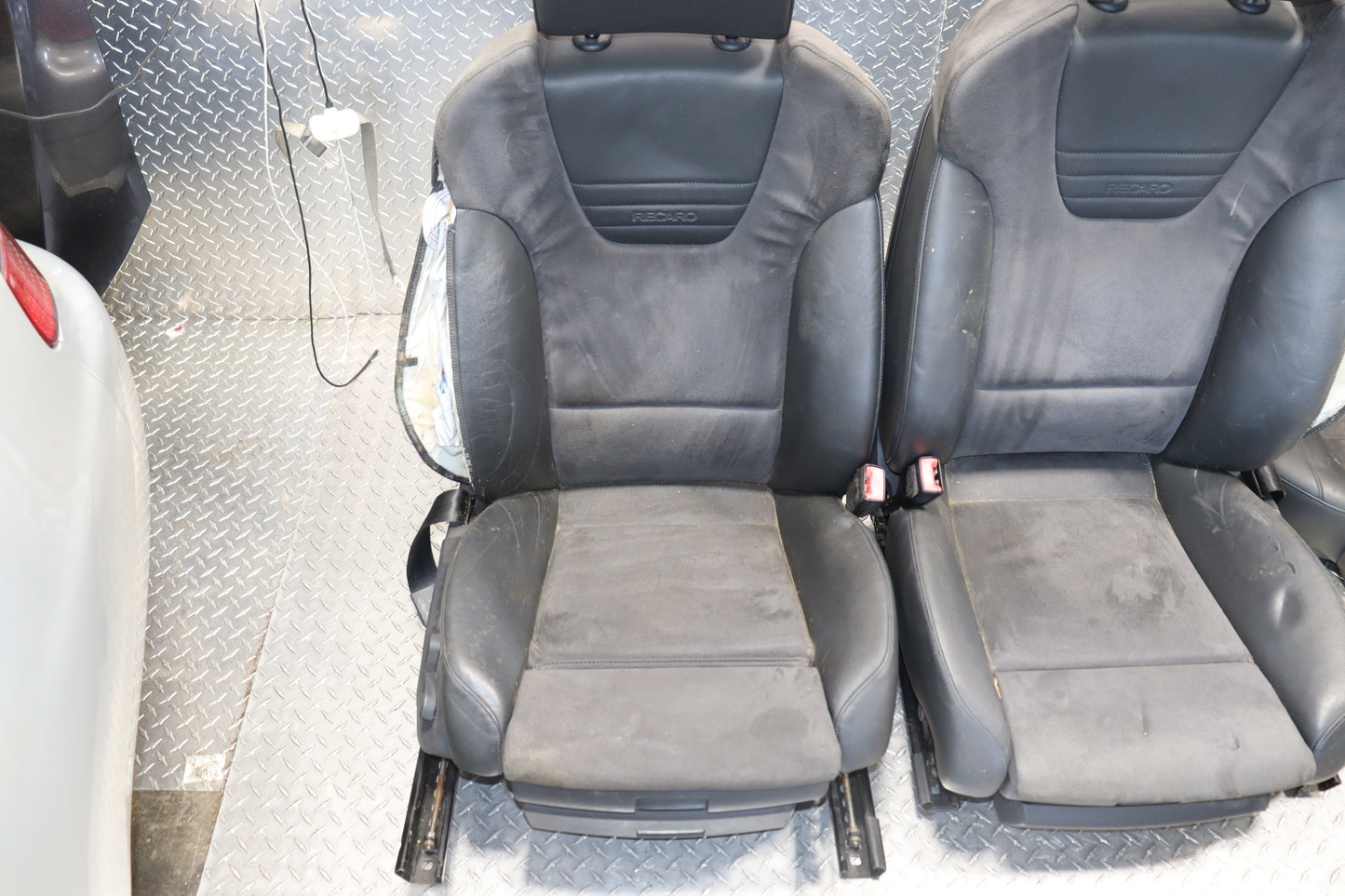 JDM 2005 - 2008 AUDI S4 B7 SEDAN AVANT COMPLETE FRONT AND REAR RECARO SEATS