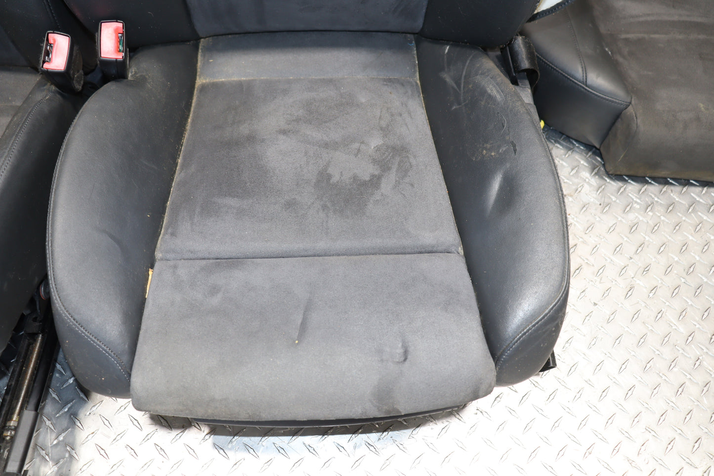 JDM 2005 - 2008 AUDI S4 B7 SEDAN AVANT COMPLETE FRONT AND REAR RECARO SEATS