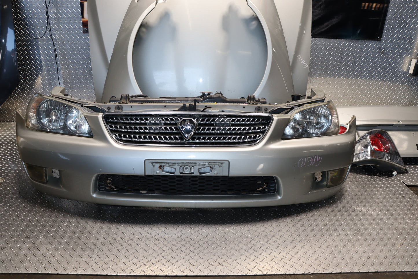 JDM 1998 - 2005 TOYOTA ALTEZZA SX10 LEXUS IS300 COMPLETE FRONT NOSE CUT AND REAR END SWAP