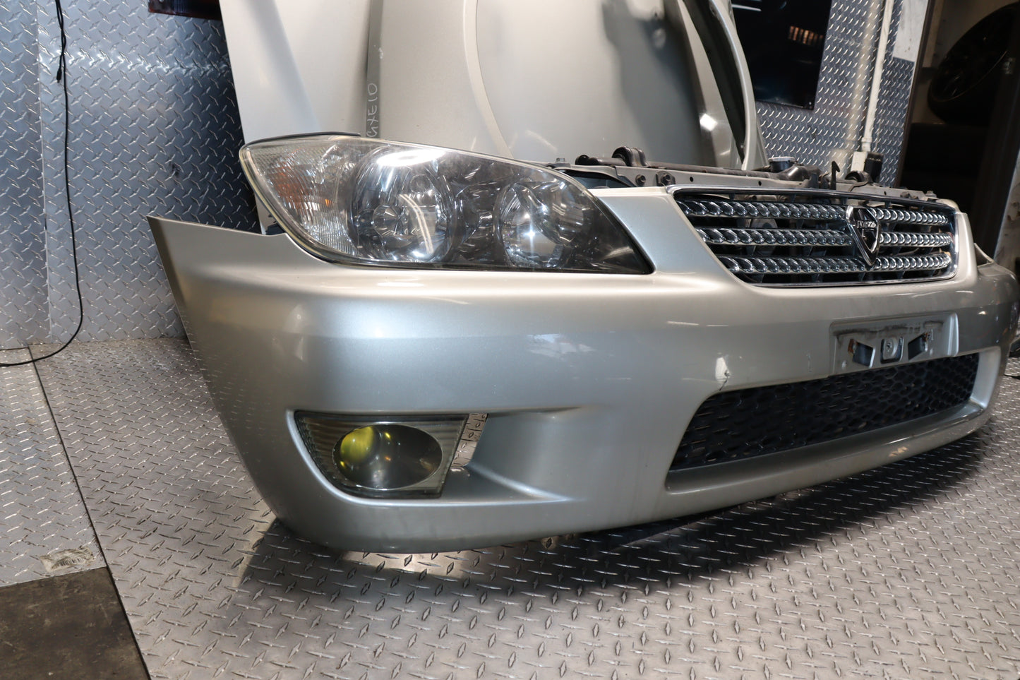 JDM 1998 - 2005 TOYOTA ALTEZZA SX10 LEXUS IS300 COMPLETE FRONT NOSE CUT AND REAR END SWAP