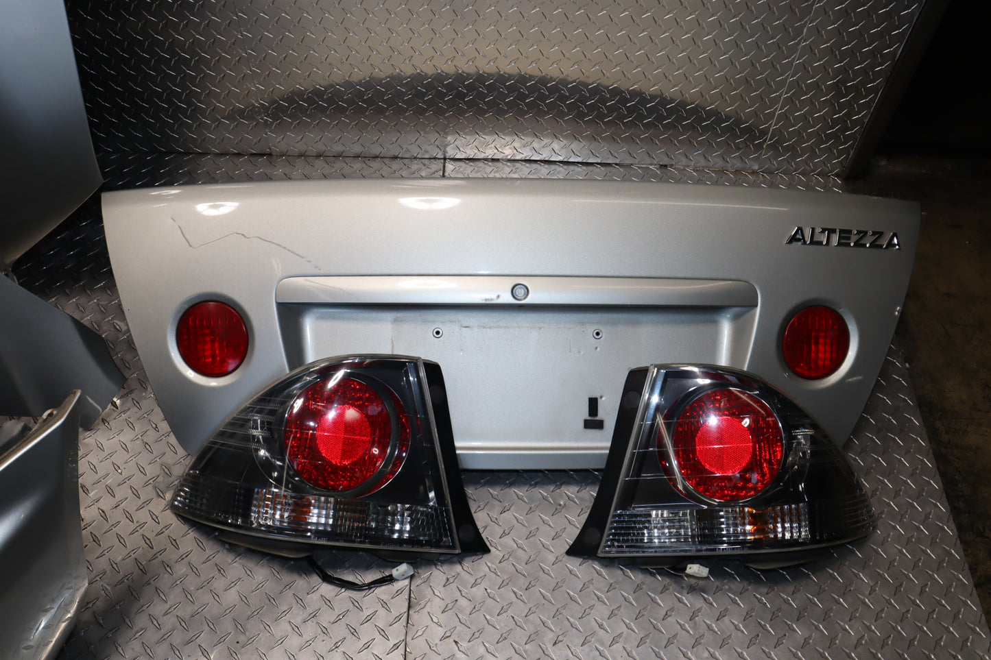 JDM 1998 - 2005 TOYOTA ALTEZZA SX10 LEXUS IS300 COMPLETE FRONT NOSE CUT AND REAR END SWAP